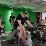 Na obrazku widać młodzież