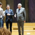 Kamil Ziółkowski, odbiera podczas uroczystej gali nagrodę Miasta Poznania, za szczególne osiągnięcia dla uczniów poznańskich szkół.