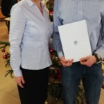 Kamil Ziółkowski, odbiera podczas uroczystej gali nagrodę Miasta Poznania, za szczególne osiągnięcia dla uczniów poznańskich szkół.